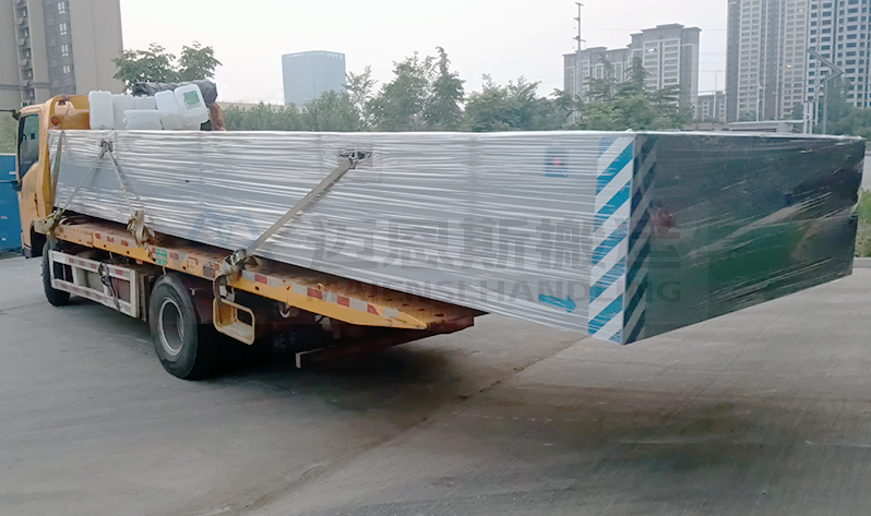 河北某集裝箱生產(chǎn)企業(yè) 舵輪全向移動(dòng)電動(dòng)平車(chē)發(fā)貨
